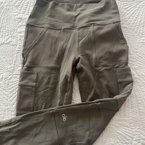 Alo leggings with pockets